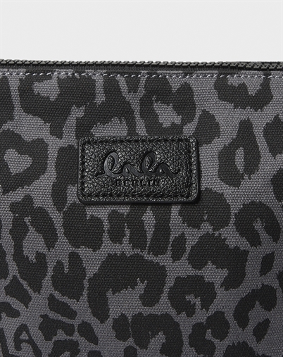 Lala Berlin - Pili Canvas Toilettaske - Asphalt Leo